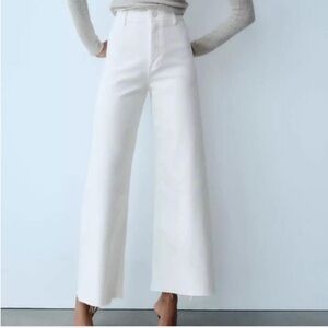 Zara Marine White Wide-Leg straight Jeans
Size 4